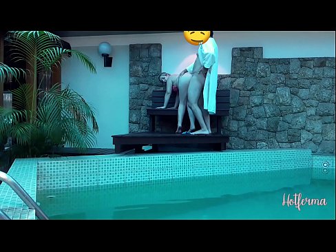 ❤️ Bos menjemput pembantu rumah ke kolam, tetapi tidak dapat menahan panas ️❌ Lucah pada ms.yourxxxvideos.ru ❌❤